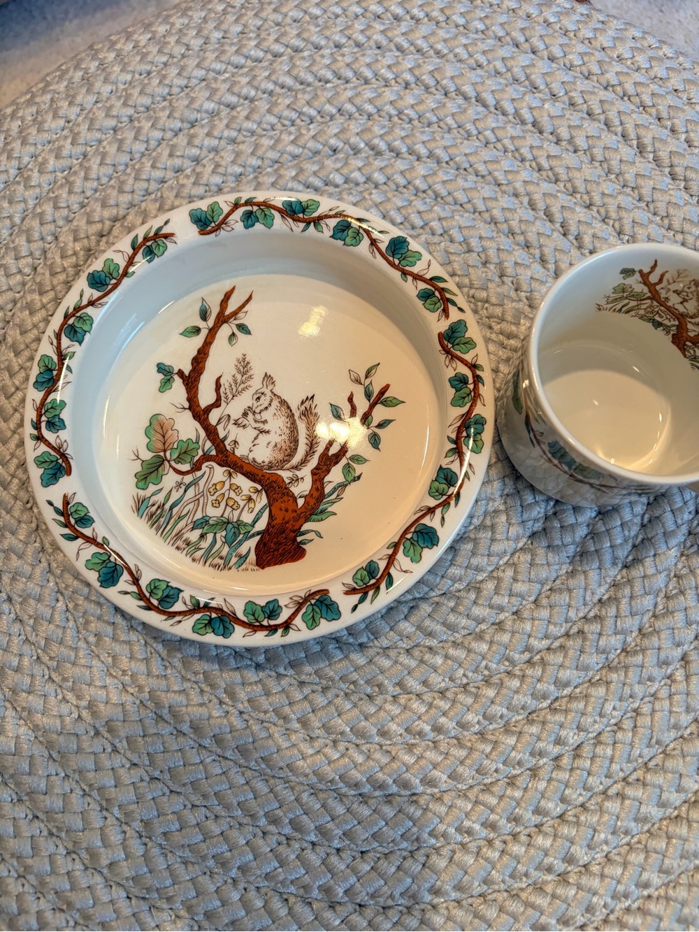 Tiffany Ceramic Leaf & Squirrel Serving Dish with Matching Mug - Green & Brown - Picture 2 of 4
